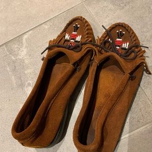 Minnetonka loafers Size 8 Like new
